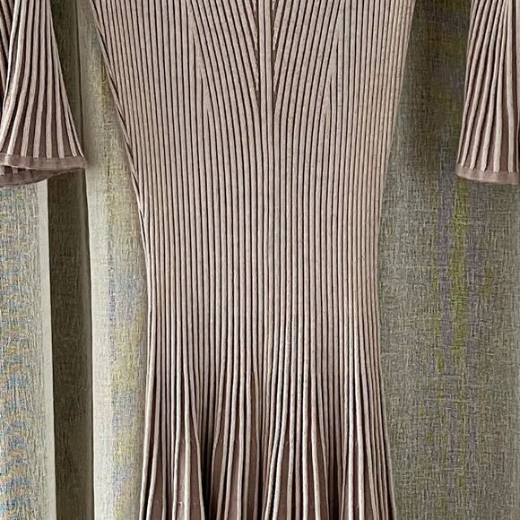 Express dress - Picture 8 of 8